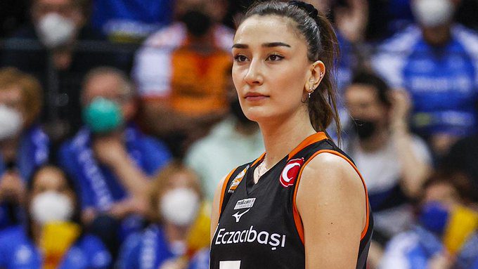 ECZACIBASI-2022-HANDE-BALADIN_04.jpg