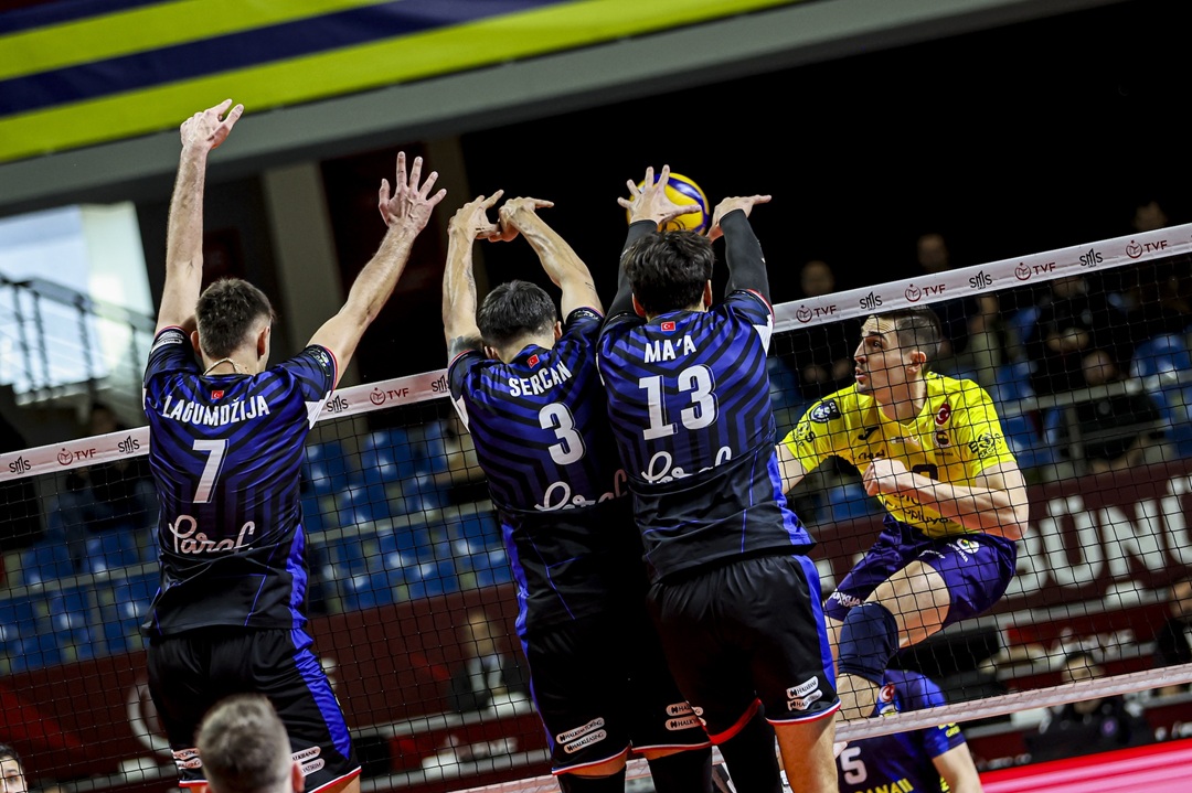 F.Bahce-vs-Halkbank2.jpg